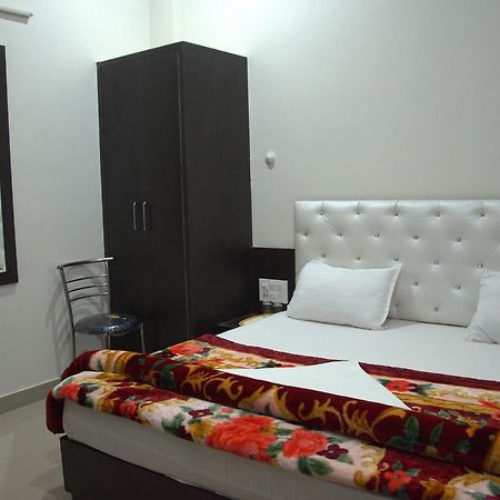 Hotel Mahabir Inn Mathura Bagian luar foto