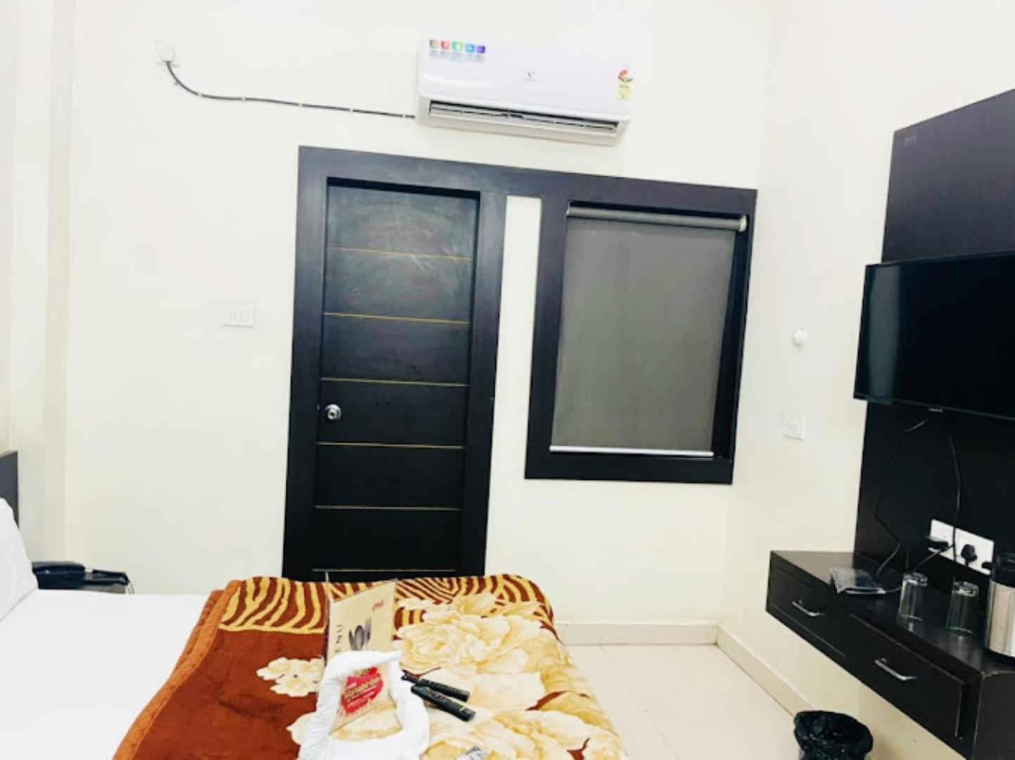 Hotel Mahabir Inn Mathura Bagian luar foto